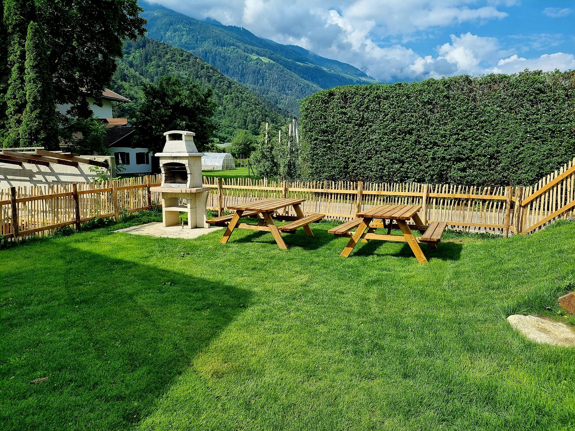 Garten und Grillplatz für die Gäste des Gartnerhofs