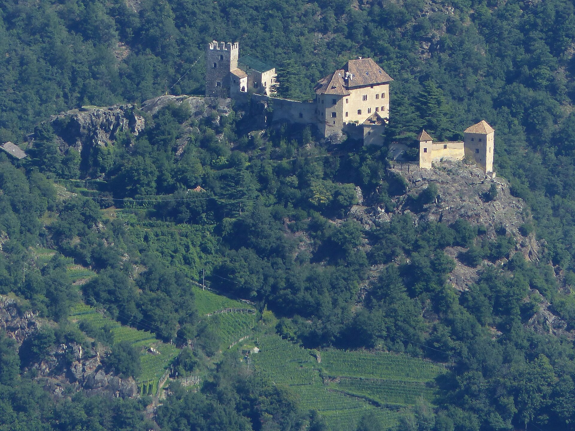 Schloss Juval oberhalb des Vinschgaus